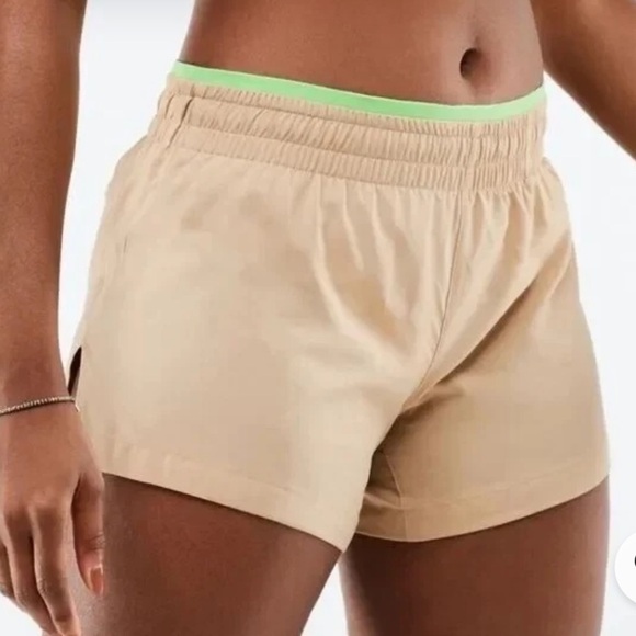 Women’s Fabletics Mid Rise run Shorts, cedar/ parakeet, Size Large 3.5” - Picture 4 of 6